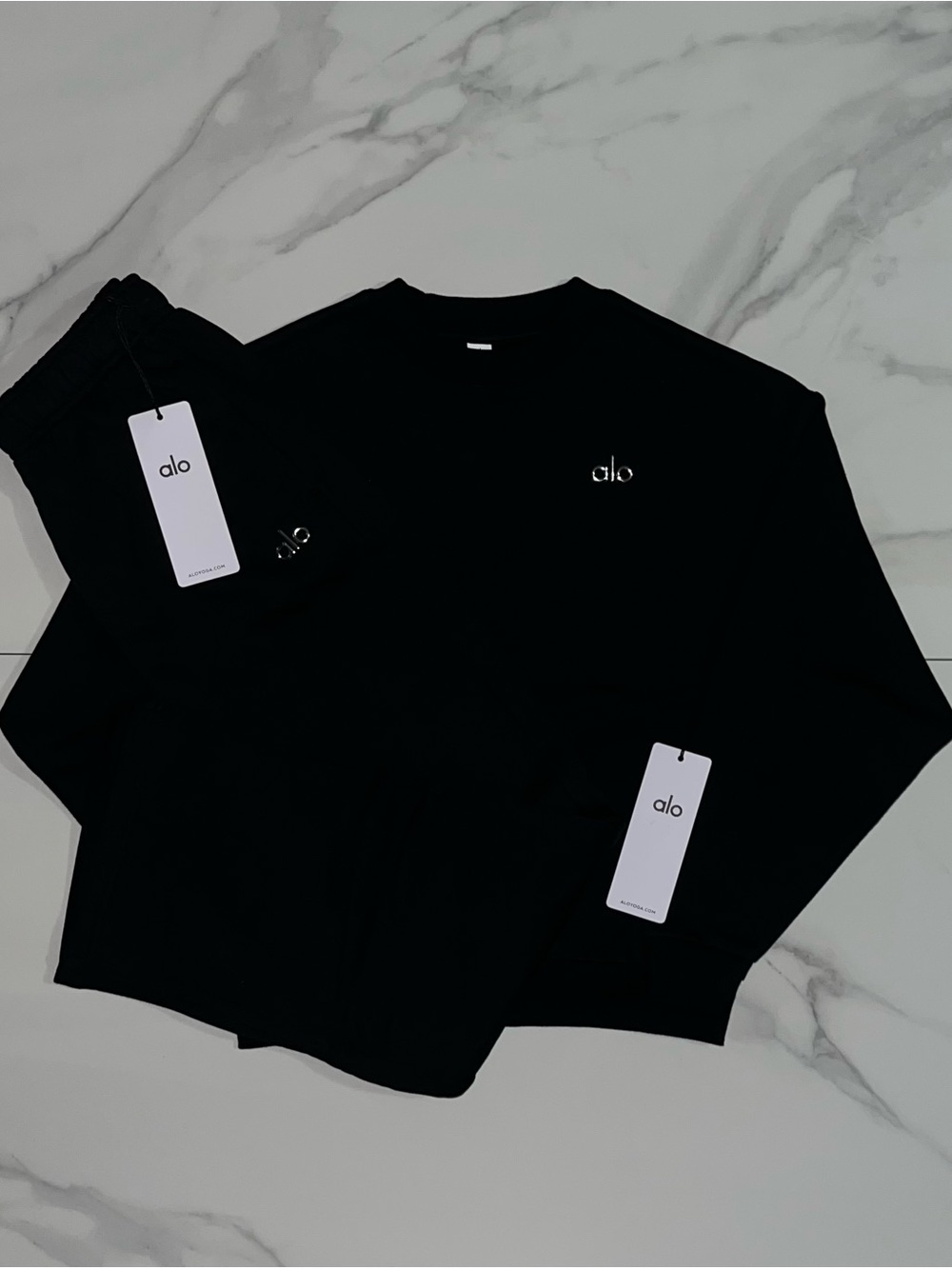 Alo Yoga Accolade Crewneck Sweatshirt & Straight Leg Sweatpants Set Black XS